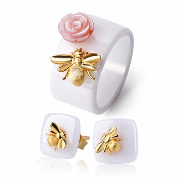 Bee earrings mid length gold plate yellow enamel crystal in gift box Bee earrings mid length gold plate yellow enamel crystal in gift box